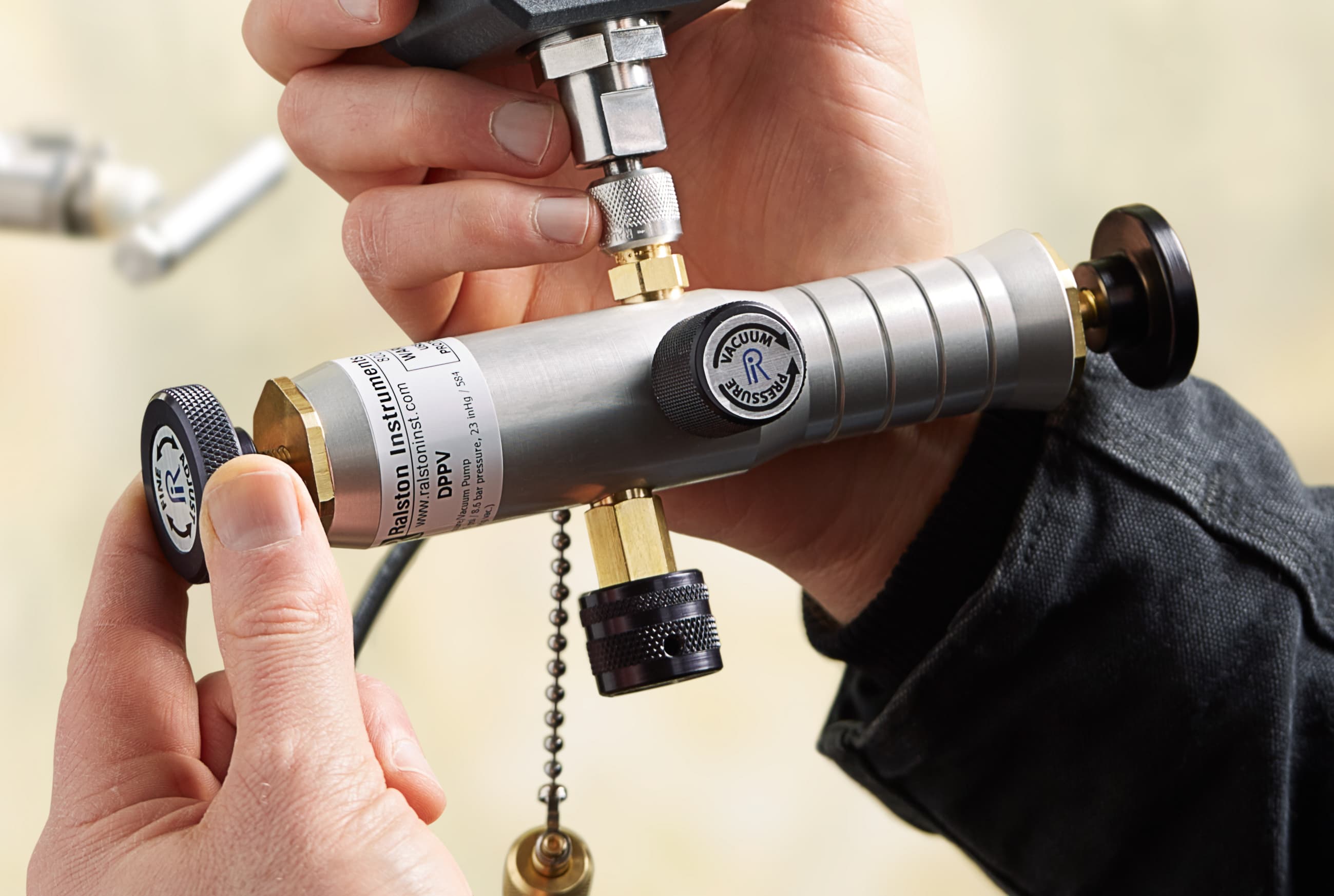 Pneumatic Pressure/Vacuum Hand Pumps